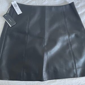 Aritzia Modern Mini Skirt size 8